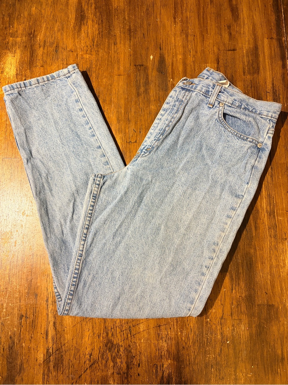 Relaxed Fit Women’s Jeans in Light Blue Wash